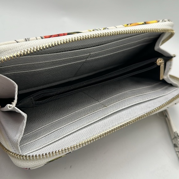 Imoshion vegan floral print wristlet wallet - Picture 4 of 6